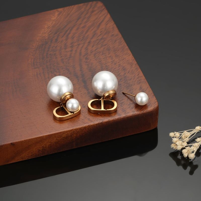 chr1st1an D10r earrings